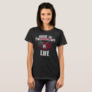ベテラン妻ライフをロックするTシャツ Tシャツ