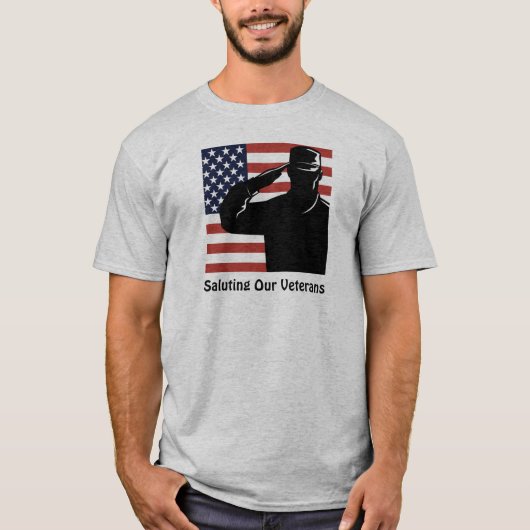 ベテラン戦士とアメリカ国旗の敬礼 Tシャツ (正面)