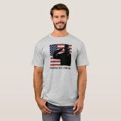ベテラン戦士とアメリカ国旗の敬礼 Tシャツ (正面フル)