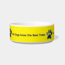 ベテラン犬が最高のトレッキングを知っている ペット ボウル