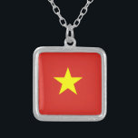 ベトナムの旗 シルバープレートネックレス<br><div class="desc">ベトナムの旗は分野の星です。 旗の使用された色は黄色い赤です。 ベトナムの旗の割合は2です: 3。 ベトナムの旗は1945年に採用されました。</div>