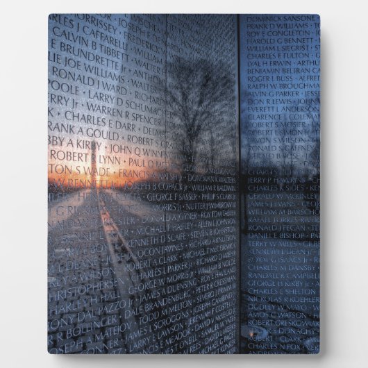 ベトナムメモリアル夜明け フォトプラーク (正面)