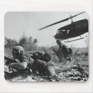 ベトナム戦争の専攻のなクランドールのUH-1Dのヘリコプター マウスパッド