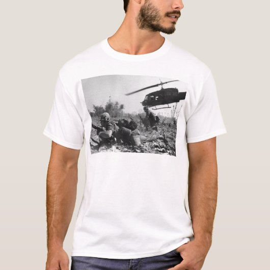 ベトナム戦争の専攻のなクランドールのUH-1Dのヘリコプター Tシャツ (正面)