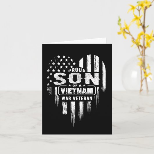 ベトナム戦争の退役軍人である父を誇りに思う Veterans Day カード (黄色い花)