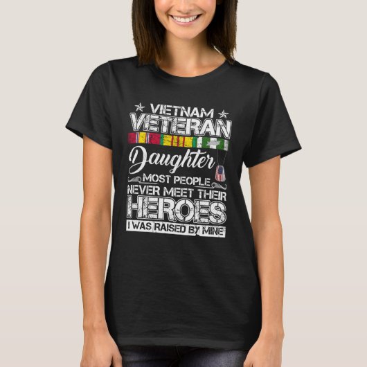 ベトナム戦争の退役軍人の娘 私のヒーローに育てられた Tシャツ (正面)