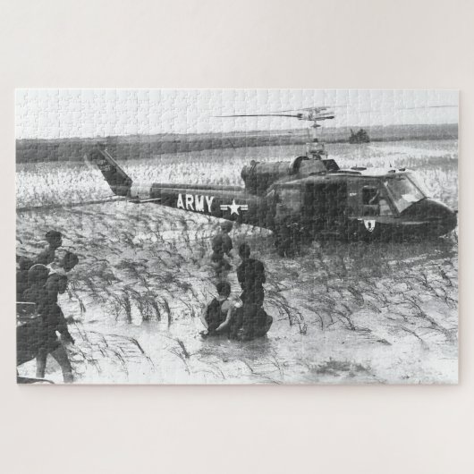 ベトナム戦争時代のUH-1 ヒューイ ヘリコプター ジグソーパズル (横)