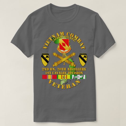 ベトナム戦闘退役軍人20 Bn 20 Artillery DUI Tシャツ (デザイン正面)