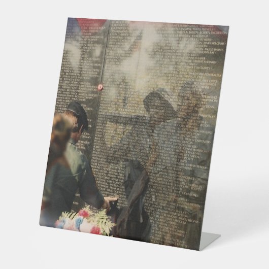 ベトナム退役軍人の献上品 台座サイン (正面)