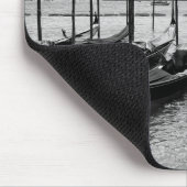 ベニスのゴンドラ（黒と白） マウスパッド (コーナー)