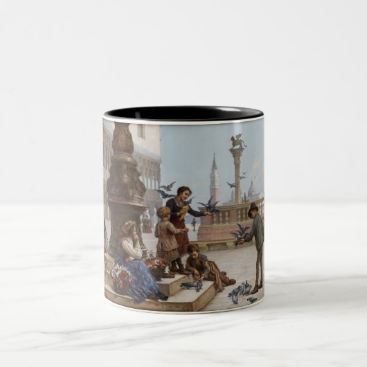 ベニス食べ物を与えの子ども鳩(by Paoletti) ツートーンマグカップ (中央)