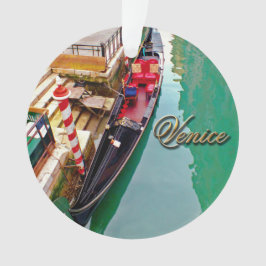 ベニス、イタリア (IT)- 2台のカラフルなゴンドラ オーナメント