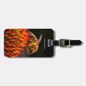 ベニバナを受粉させる美しいミツバチ ラゲッジタグ (正面横)