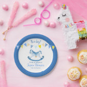 ベビシャワーブルーロッキングホビーホース名前をカスタムする ペーパープレート (パーティー)
