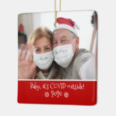 ベビーおもしろい外でCovidの写真スノーフレーク赤 セラミックオーナメント (左)