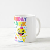ベビーかわいいシャーク2歳のサメDoo Tees蛾 コーヒーマグカップ (正面右)