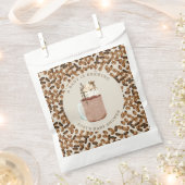 ベビーがアイスコーヒー豆のベビーシャワーを醸造している フェイバーバッグ (クリップ留めされた状態)