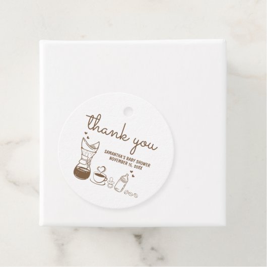 ベビーがコーヒーの赤ちゃんシャワーを周りに醸造している フェイバータグ (インサイチュ)