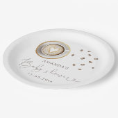 ベビーがコーヒーの赤ちゃんシャワーを醸造している ペーパープレート (アングル)