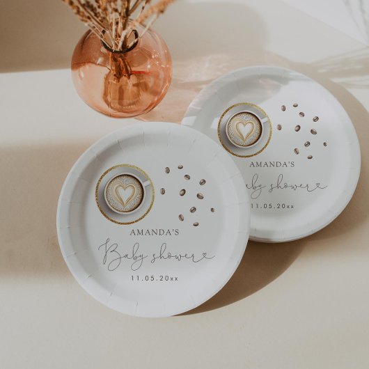 ベビーがコーヒーの赤ちゃんシャワーを醸造している ペーパープレート