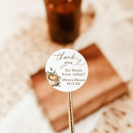 ベビーがコーヒーの赤ちゃんシャワーを醸造している ラウンドシール