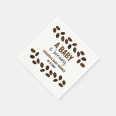 ベビーがコーヒーをテーマにしたベビーシャワーを醸造している スタンダードカクテルナプキン (角)