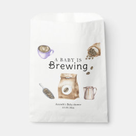 ベビーがコーヒーカップの赤ちゃんシャワーを醸造している フェイバーバッグ