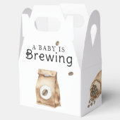 ベビーがコーヒーカップの赤ちゃんシャワーを醸造している フェイバーボックス (オープン)