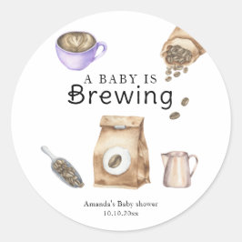 ベビーがコーヒーカップの赤ちゃんシャワーを醸造している ラウンドシール