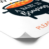 ベビーがハロウィーンの赤ちゃんシャワーの好意ポストを醸造している ポスター (角)