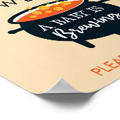 ベビーがハロウィーンの赤ちゃんシャワーの好意ポストを醸造している ポスター (角)