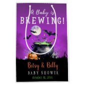 ベビーがハロウィーンの赤ちゃんシャワーを浴びている ミディアムペーパーバッグ (正面)