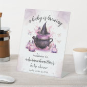 ベビーがハロウィーンの赤ちゃんシャワーを醸造している 台座サイン (インサイチュ)