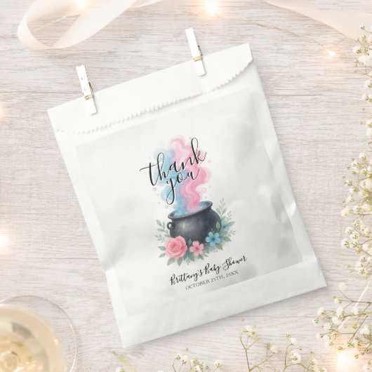 ベビーがハロウィーンキャルドロンを醸造している フェイバーバッグ (クリップ留めされた状態)