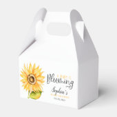 ベビーがヒマワリのシャワーを咲かせている フェイバーボックス (正面サイド)