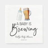 ベビーがビールボトルグラス赤ちゃんシャワーを醸造している スタンダードランチョンナプキン (正面)