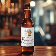 ベビーがビールボトルグラス赤ちゃんシャワーを醸造している