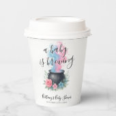 ベビーがピンクと青の釜を造っている 紙コップ (正面)