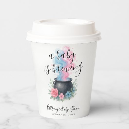 ベビーがピンクと青の釜を造っている 紙コップ (正面)