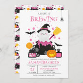 ベビーがピンクのハロウィーンの赤ちゃんシャワーを醸造している 招待状 (正面/裏面)