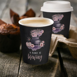 ベビーが可愛いハロウィーンの赤ちゃんシャワーを浴びる 紙コップ