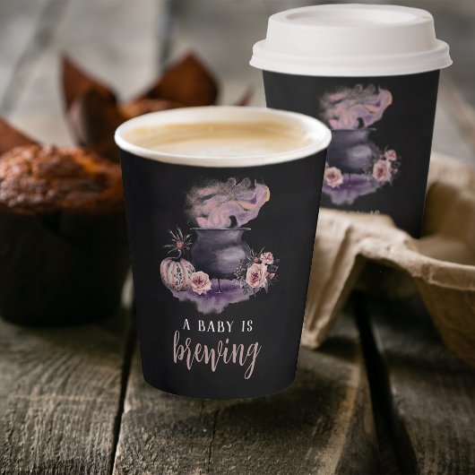 ベビーが可愛いハロウィーンの赤ちゃんシャワーを浴びる 紙コップ