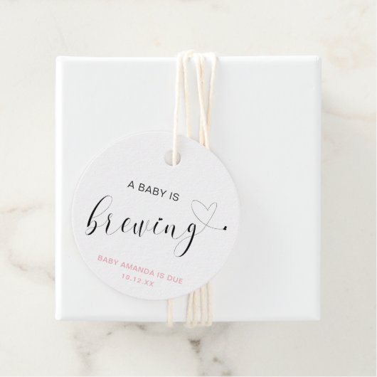 ベビーが可愛いハートガールピンクの赤ちゃんシャワーを醸造している フェイバータグ (インサイチュ)