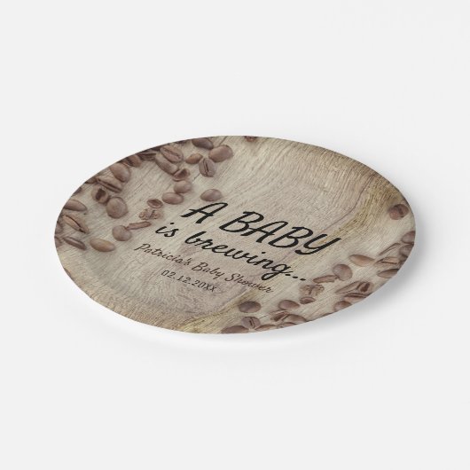 ベビーが木のコーヒーの素朴ベビーシャワーを浴びている ペーパープレート (アングル)
