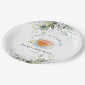 ベビーが紅茶パーティーの赤ちゃんシャワーを醸造している ペーパープレート (アングル)