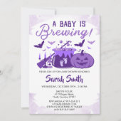 ベビーが紫色のハロウィーンの赤ちゃんシャワーを醸造している 招待状 (正面)