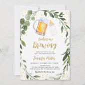 ベビーが緑のツインベビーシャワーを醸造している 招待状 (正面)