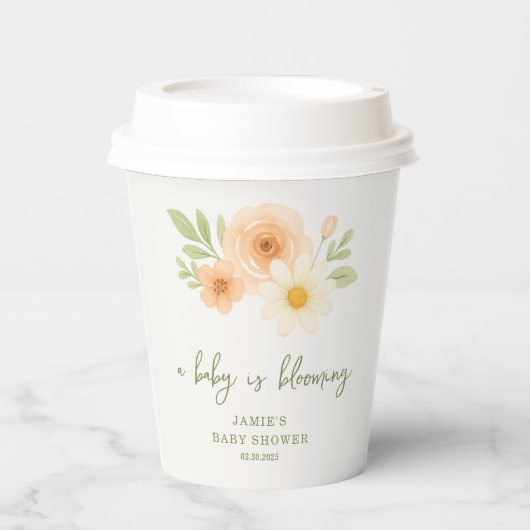 ベビーが赤ちゃんシャワーの紙カップを咲かせる 紙コップ (正面)