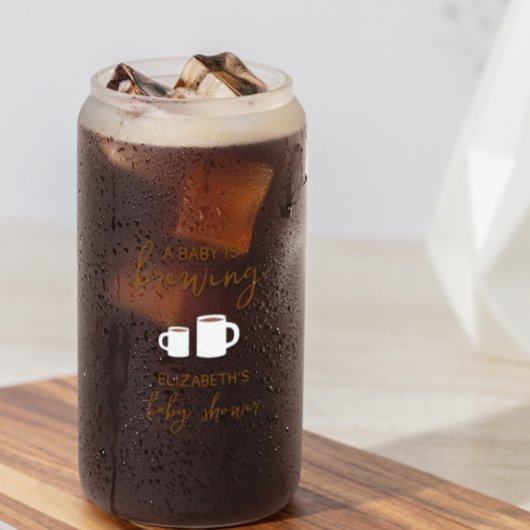 ベビーが赤ちゃんシャワーを浴びる ガラス缶