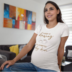 ベビーが赤ちゃんシャワーを浴びる Tシャツ